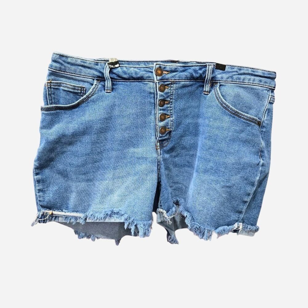 Size 16 Ava and Viv Plus Size Denim Shorts with 5 buttons and distressed hem